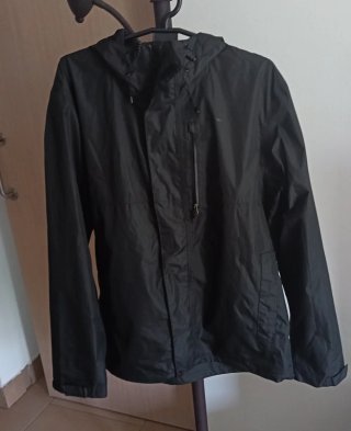 Chaqueta impermeable negra talla L