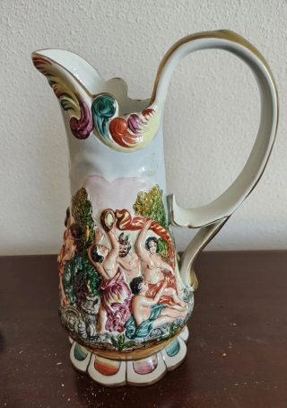 Jarra de porcelana José María Alvarez Capodimonte