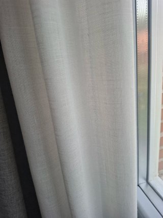 Cortinas, visillo y barra doble.