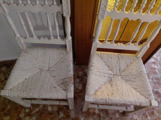 Pareja sillas madera y enea