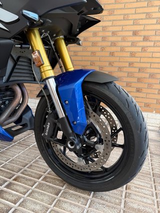 BMW F900XR