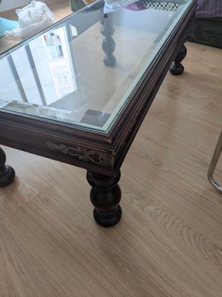 Mesa de centro antigua de madera y cristal