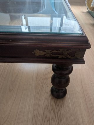 Mesa de centro antigua de madera y cristal
