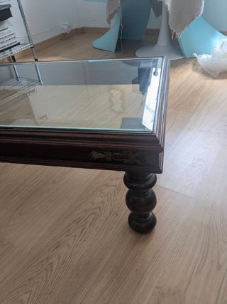 Mesa de centro antigua de madera y cristal