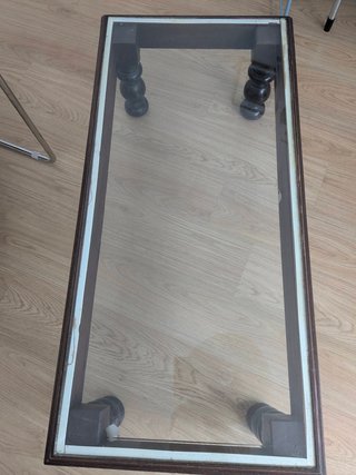 Mesa de centro antigua de madera y cristal