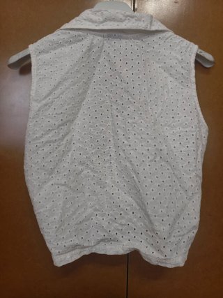 Chaleco blanco corto anudado