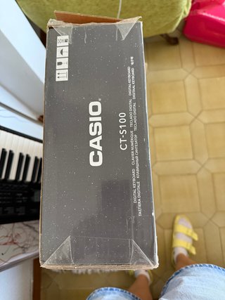 Casio CT-S100 Casi Nuevo (Caja Original)