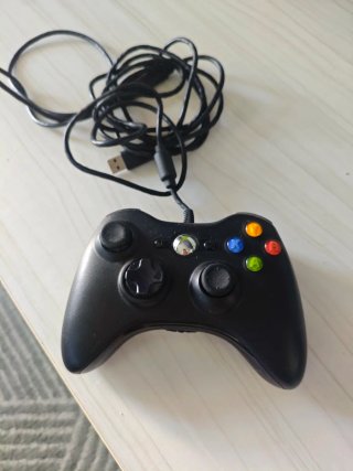 Xbox 360 Blanca + Mando USB + extra