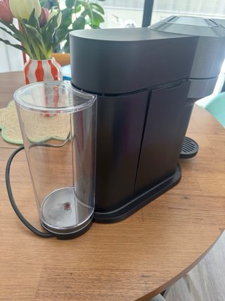 Cafetera Nespresso DeLonghi Gris