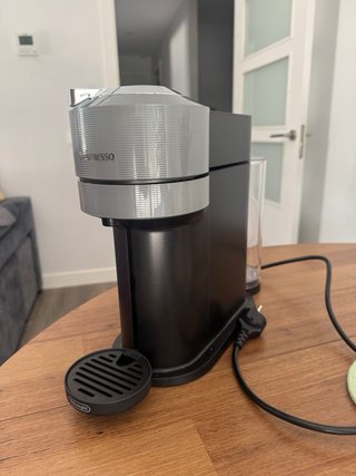 Cafetera Nespresso DeLonghi Gris