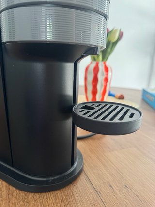 Cafetera Nespresso DeLonghi Gris