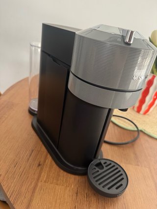 Cafetera Nespresso DeLonghi Gris