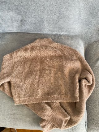 Jersey cuello alto peludito beige