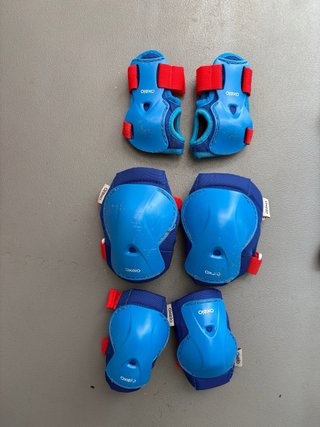 Patines Decathlon Talla 26-28 + Protecciones +b