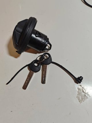 Tapón Diésel con Llave para Fiat Ducato, Peugeot
