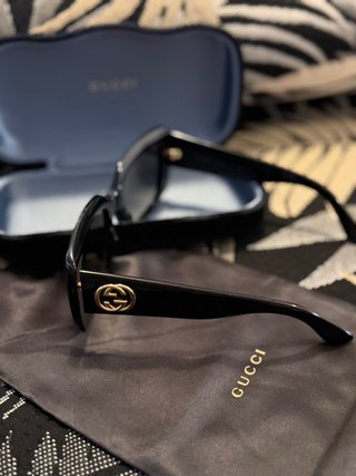 Gafas de Sol Gucci Mujer Negras y Doradas