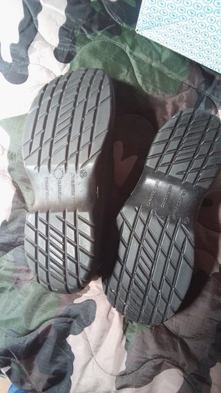 Zuecos seguridad mujer T-39 negros