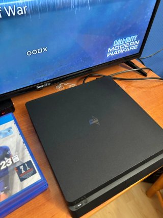 PS4 Slim 1TB + Giochi