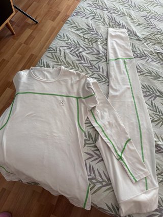 Conjunto térmico Haglöfs blanco y verde. Mujer
