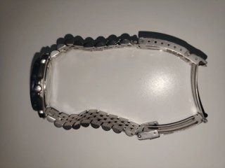 Reloj de pulsera plateado y azul