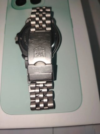 Reloj de pulsera plateado y azul