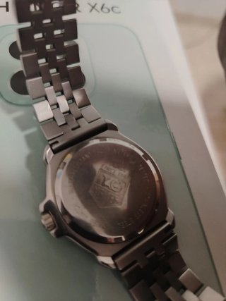 Reloj de pulsera plateado y azul