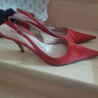 Zapatos de tacón Gloria Ortiz rojos