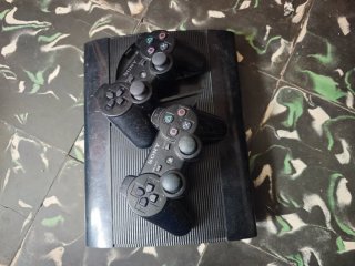 Consola PlayStation 3 con 2 mandos