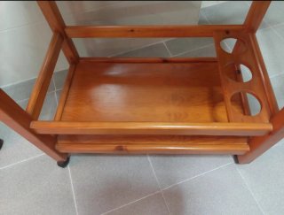 Camarera madera miel con ruedas
