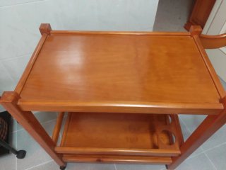 Camarera madera miel con ruedas