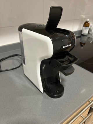Cafetera IKOHS Blanca y Negra