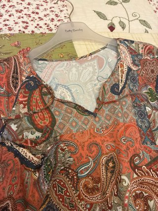 Blusa manga larga tela fina estampada