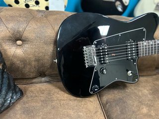 Guitarra Dirty Boy Black Edición Limitada
