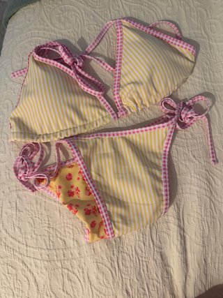 Bikini rayas amarillas y rosas