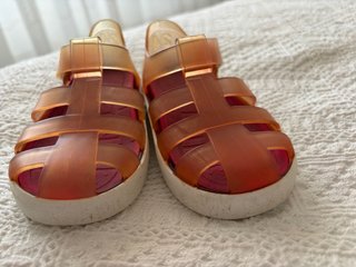 Chanclas de playa rosas marca Igor talla 24
