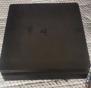PS4 Slim 1TB + 2 Giochi + 2 Controller
