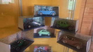 Colección 30 coches Tintín 1/43 y libro