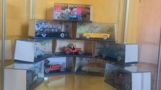 Colección 30 coches Tintín 1/43 y libro