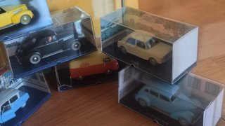Colección 30 coches Tintín 1/43 y libro