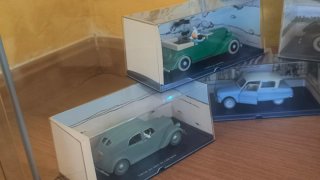 Colección 30 coches Tintín 1/43 y libro