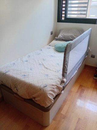 Letto singolo per bambini con cassettiera