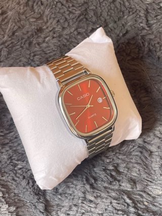 Reloj Casio Vintage Plateado y Rojo