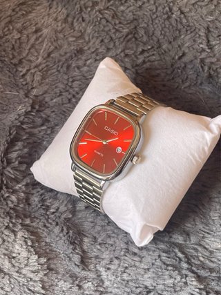 Reloj Casio Vintage Plateado y Rojo