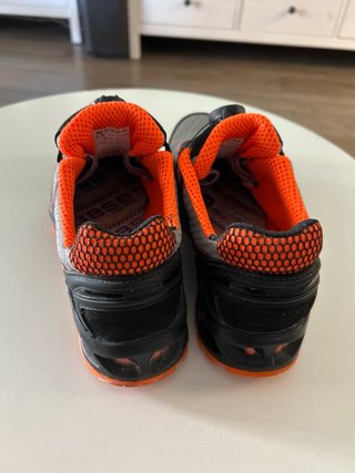 Zapatos de trabajo Base grises y naranjas