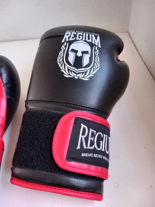 Guantes de Boxeo Regium Negros y Rojos