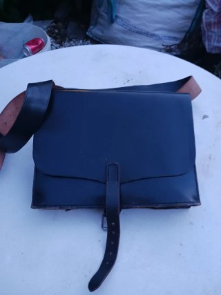 Bandolera de cuero negra