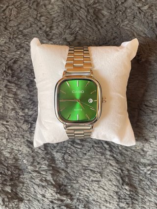 Reloj Casio Vintage Plateado y Verde