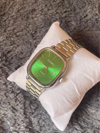 Reloj Casio Vintage Plateado y Verde