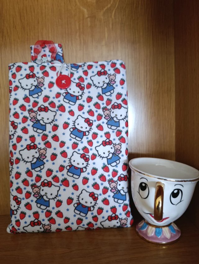 Funda libro Hello Kitty y marcapáginas
