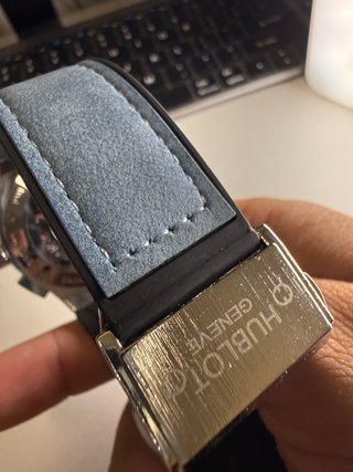 Reloj hermoso azul y plateado